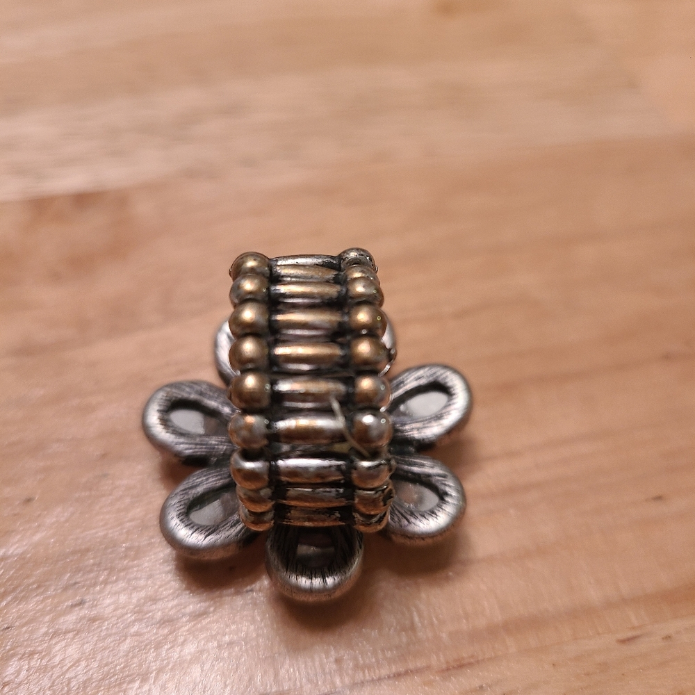 VINTAGE CLEAR BEAD FLOWER RING WITH ELASTIC RINGBAND - Picture 3 of 4